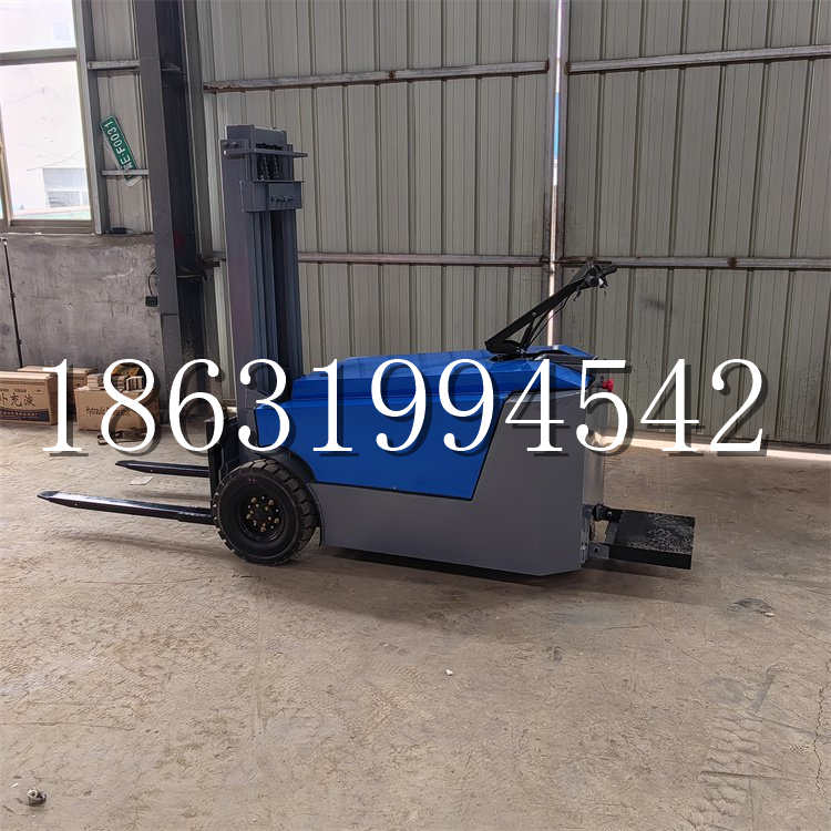 龙江县全电动叉车插腿式堆高车液压装卸车1.5吨升高小型站驾式铲车